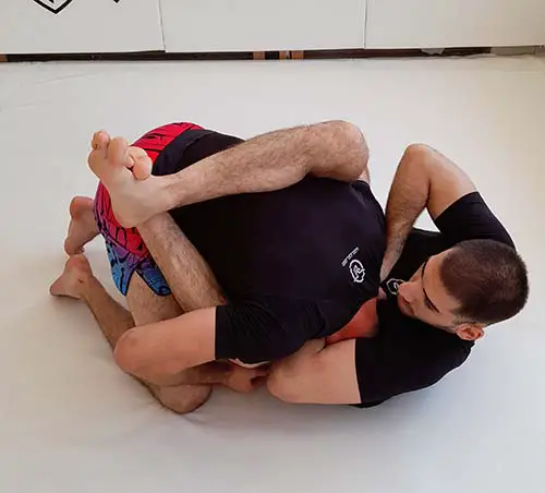 The low elbow guillotine